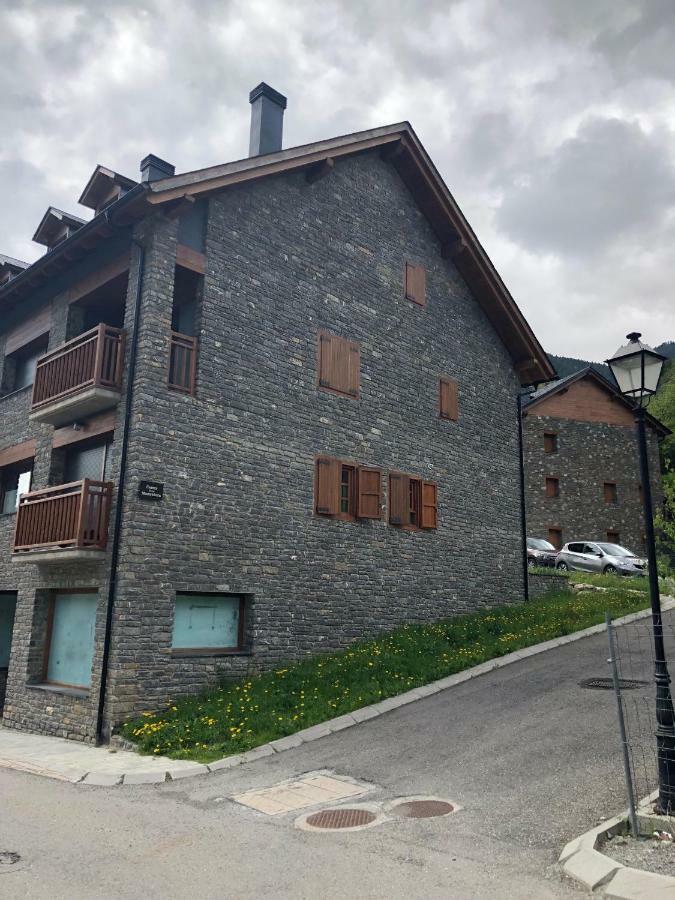 Le Petit Espot Apartment Exterior photo